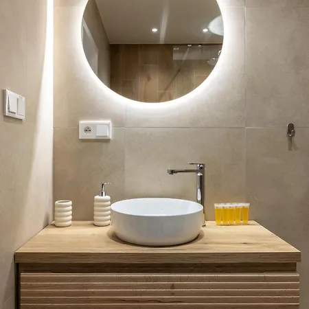 Boho Renovated Close To National Theather Daire Prag