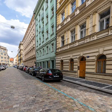 Boho Renovated Close To National Theather Prag