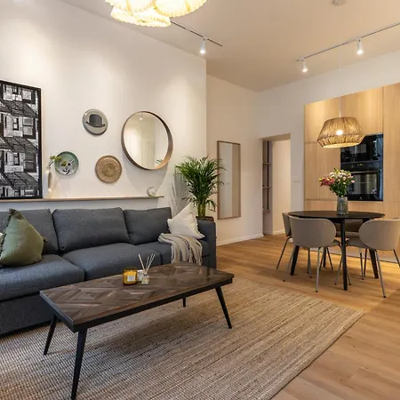 Boho Renovated Close To National Theather Apartment