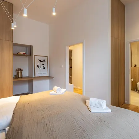 Boho Renovated Close To National Theather