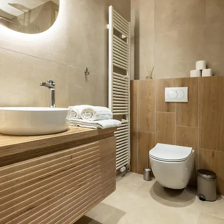 Boho Renovated Close To National Theather