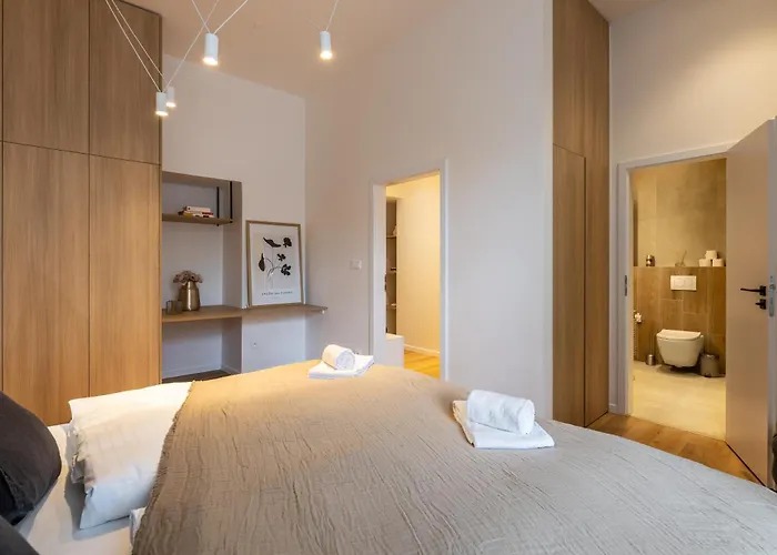Boho Renovated Close To National Theather
