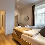 Boho Renovated Close To National Theather *